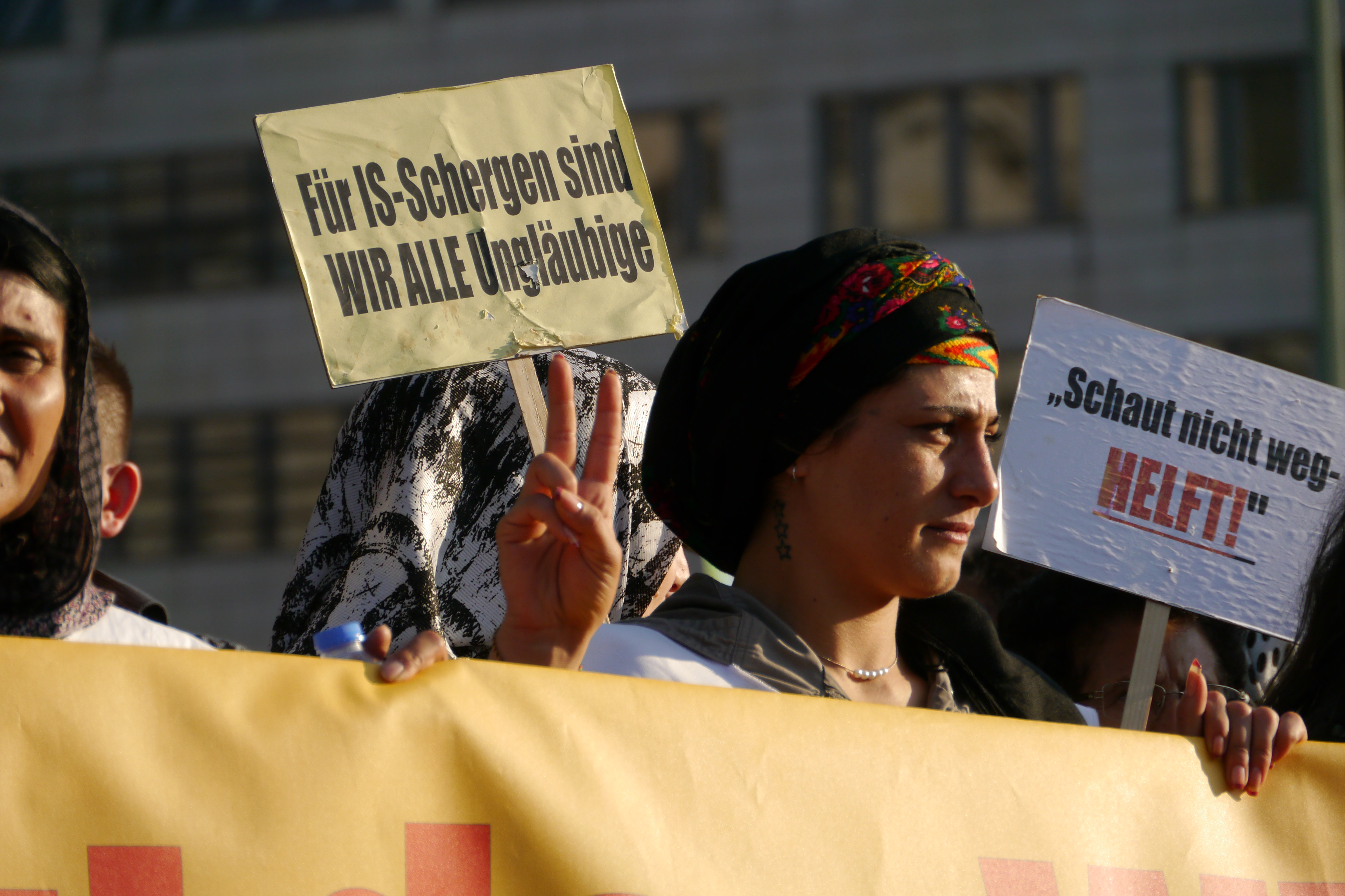 Demofoto fuer Kobane am 04.10.2014 in Berlin_Foto DennisKupfer