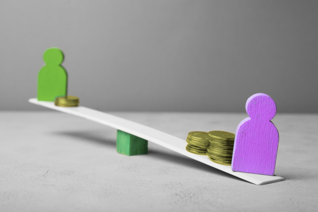 Zwischen Bildung, Arbeit, Herkunft und Zuschreibung:  Soziale Ungleichheit, Klassismus und Anti-Asiatischen Rassismus zusammendenken