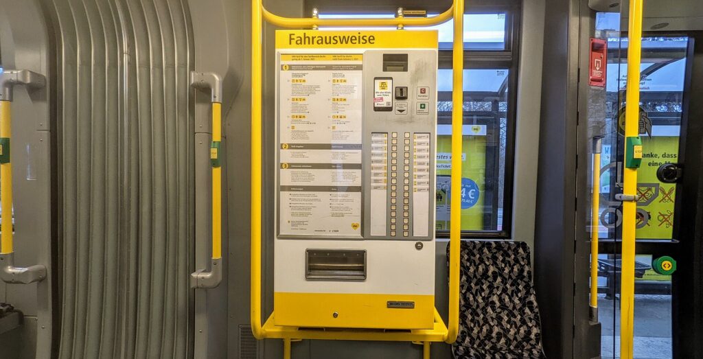 »Armut & Mobilität« Verkehrsplanung sozialsensibel betrachten – Perspektiven auf Teilhabe, Barrieren und soziale Ungleichheit